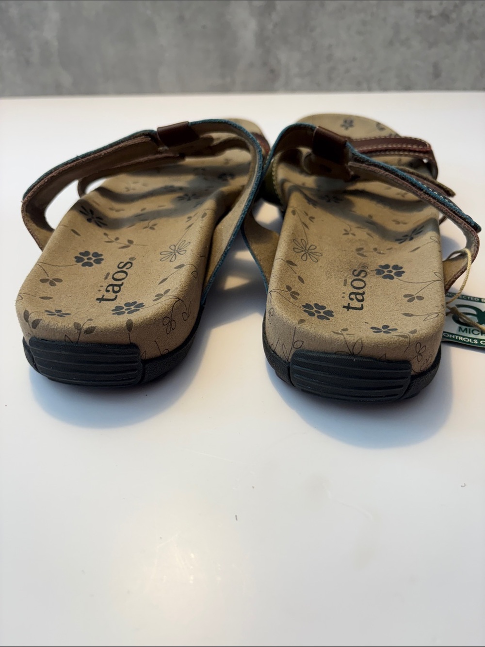 Taos NWT women’s size 9 leather sandals in brown, navy blue and olive green - Picture 6 of 9